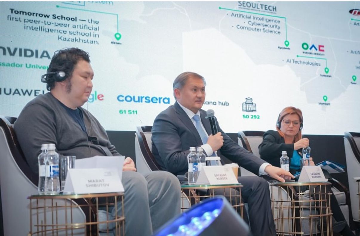 Жасанды интеллект және биг дата кафедрасы  Digital Bridge 2025 Қазақстанның цифрлық хабқа айналу бағытын айқын көрсетті. Форум ИИ, финтех және басқа да технологиялық жобаларды таныстырып, ғылым, бизнес және мемлекет арасында серіктестік орнатуға мүмкіндік берді.  Адам капиталын дамытуға басымдық — ИИ кадрларын даярлау және жаңа білім форматы — стратегиялық маңызды қадам.  Қорытынды: Қазақстан Еуразиядағы ІІ және цифрлық технологиялар орталығы болуға жақын.